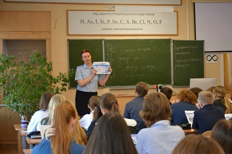 👮♂️🏫 Полицейские рассказали смоленским школьникам о вреде наркотиков
