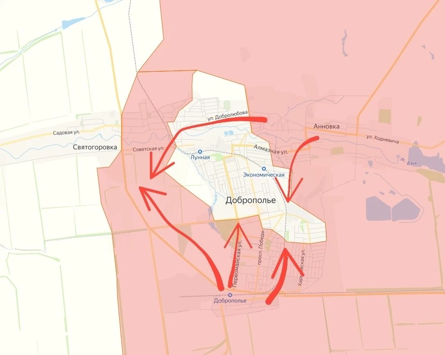 ⚡️Российские военные передвигаются около Добропольского районного суда в центральной ча...