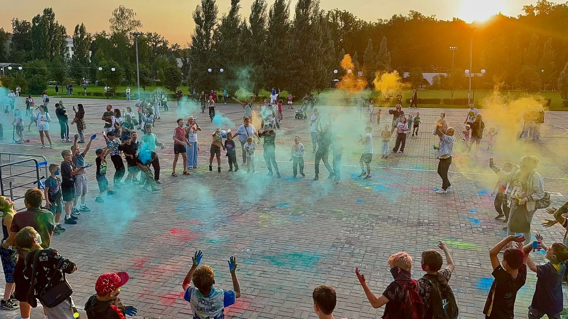 🎨 Сегодня на Авангарде прошёл праздник красок - дети повеселились от души