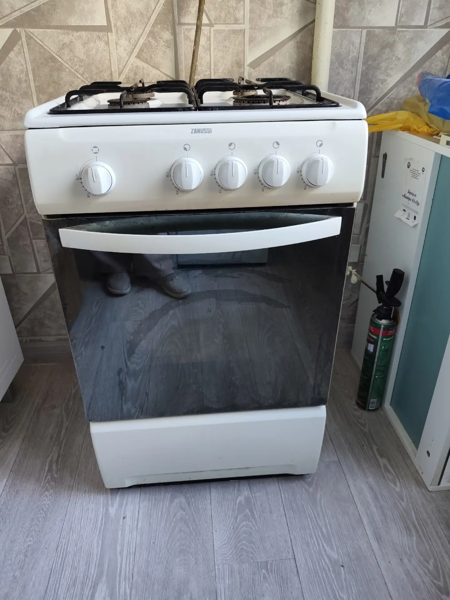 Отдам даром плиту газовую Zanussi. На момент последнего подключения работала. Печёт-нет...