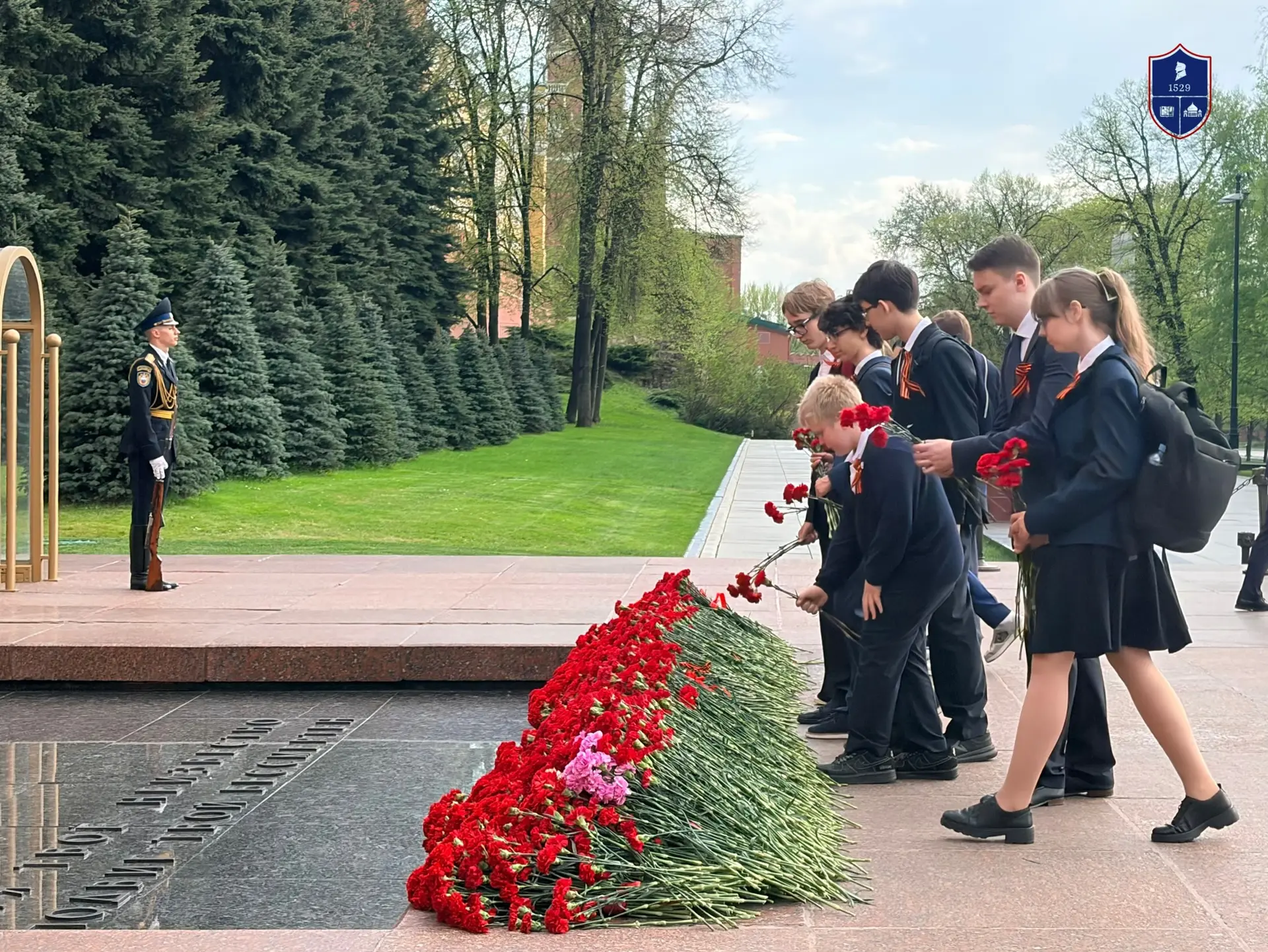 🌹Память, застывшая в алых лепестках…  Что такое память? Для кого-то это строчки из учебника, оживающ