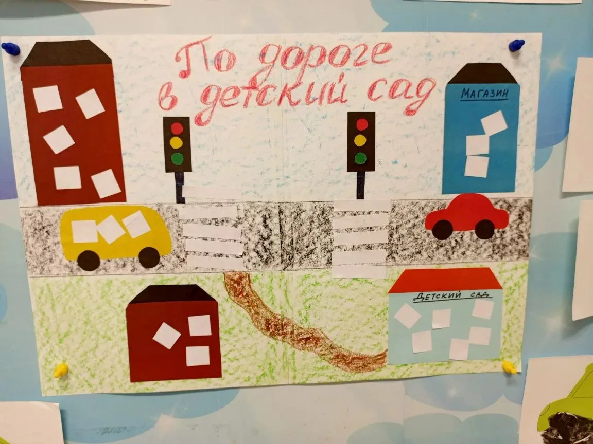 На этой недели у малышей  из группы "Цветочки" закончилась неделя ПДД. Ребята вспомнили правила Свет
