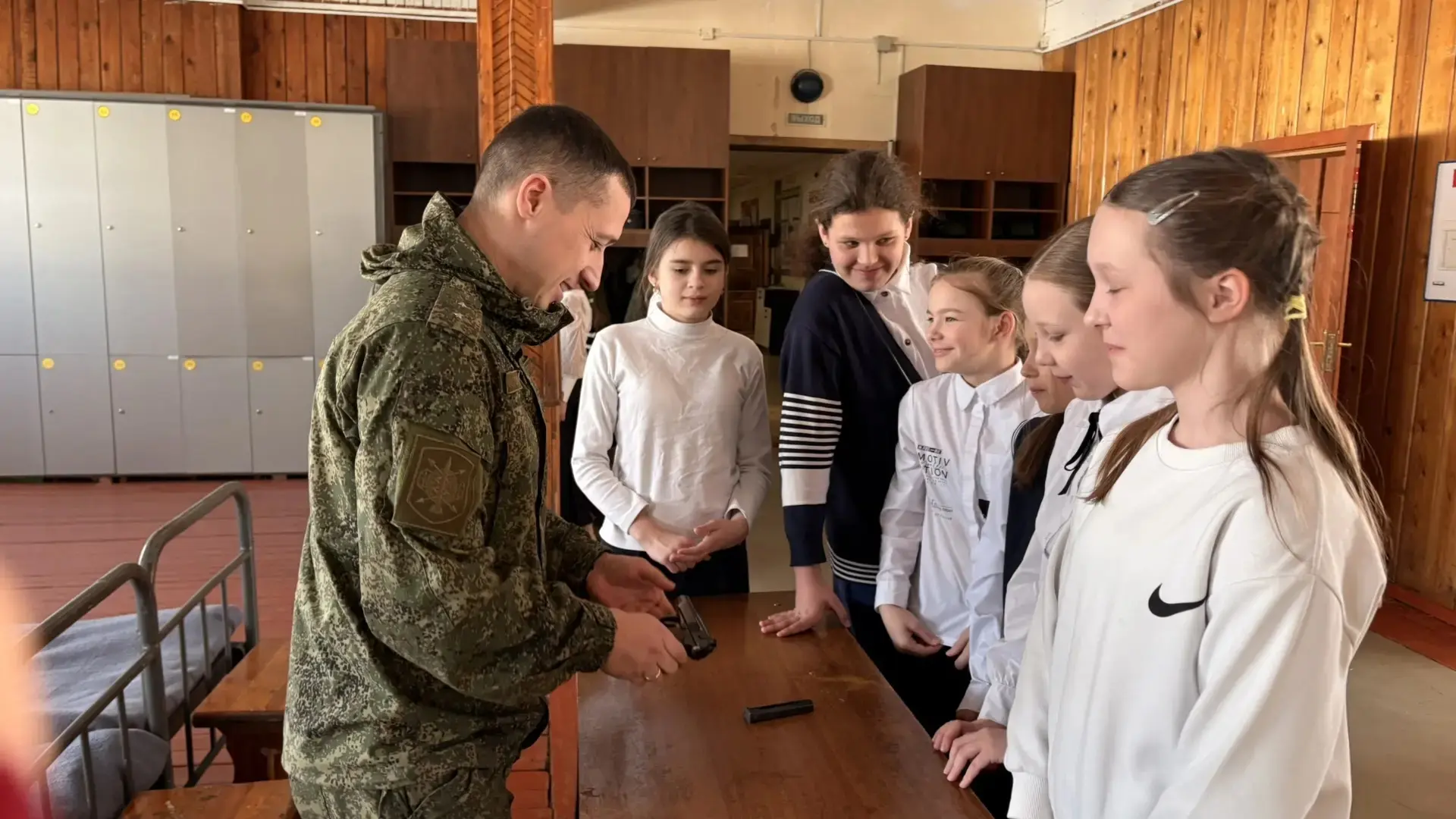 Увлекательное путешествие четвероклассников в мир военной службы  20 марта учеников 4Б класса ждал н