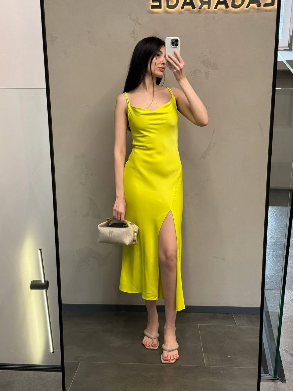 Платье Zara
Идеал
На 42 Росс
4000₽
2800₽

Косметичка Hermes 
Как новая 
Цена на ресейл площадках на 