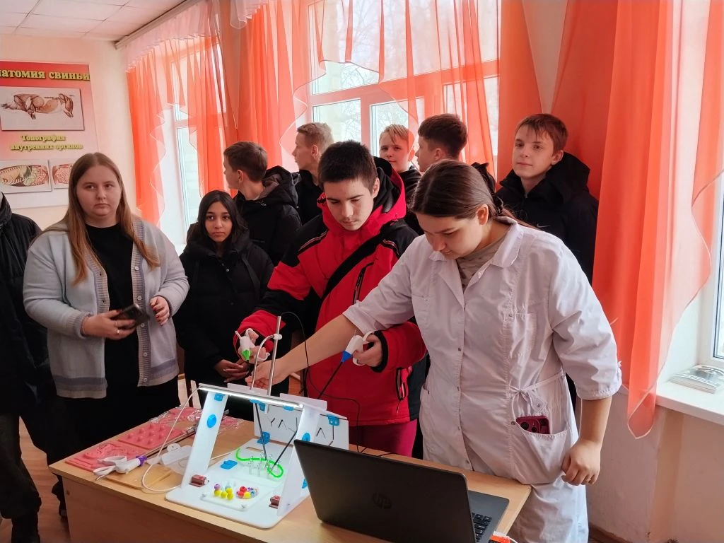 В рамках регионального чемпионата "Профессионалы" 19 февраля обучающиеся 8б класса вместе со своим п