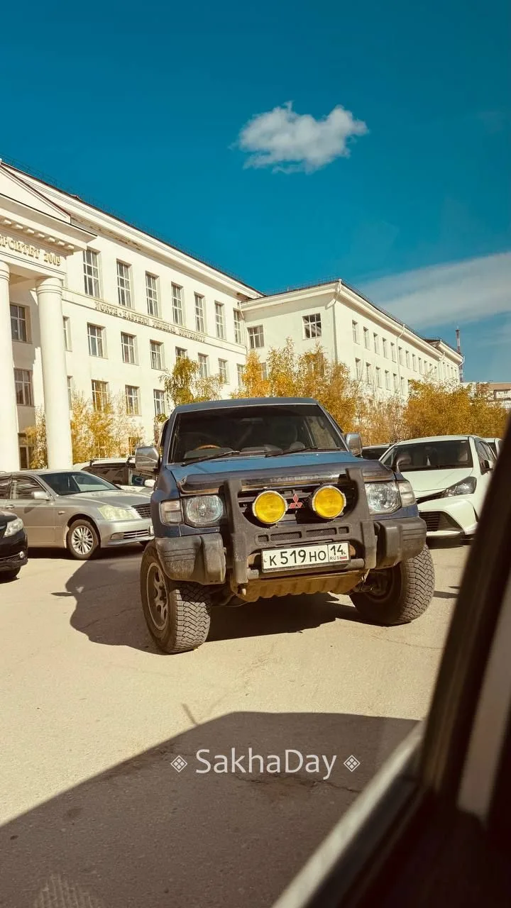 #жалуются Вот так оставляют машину в Якутске. На других - плевать!
