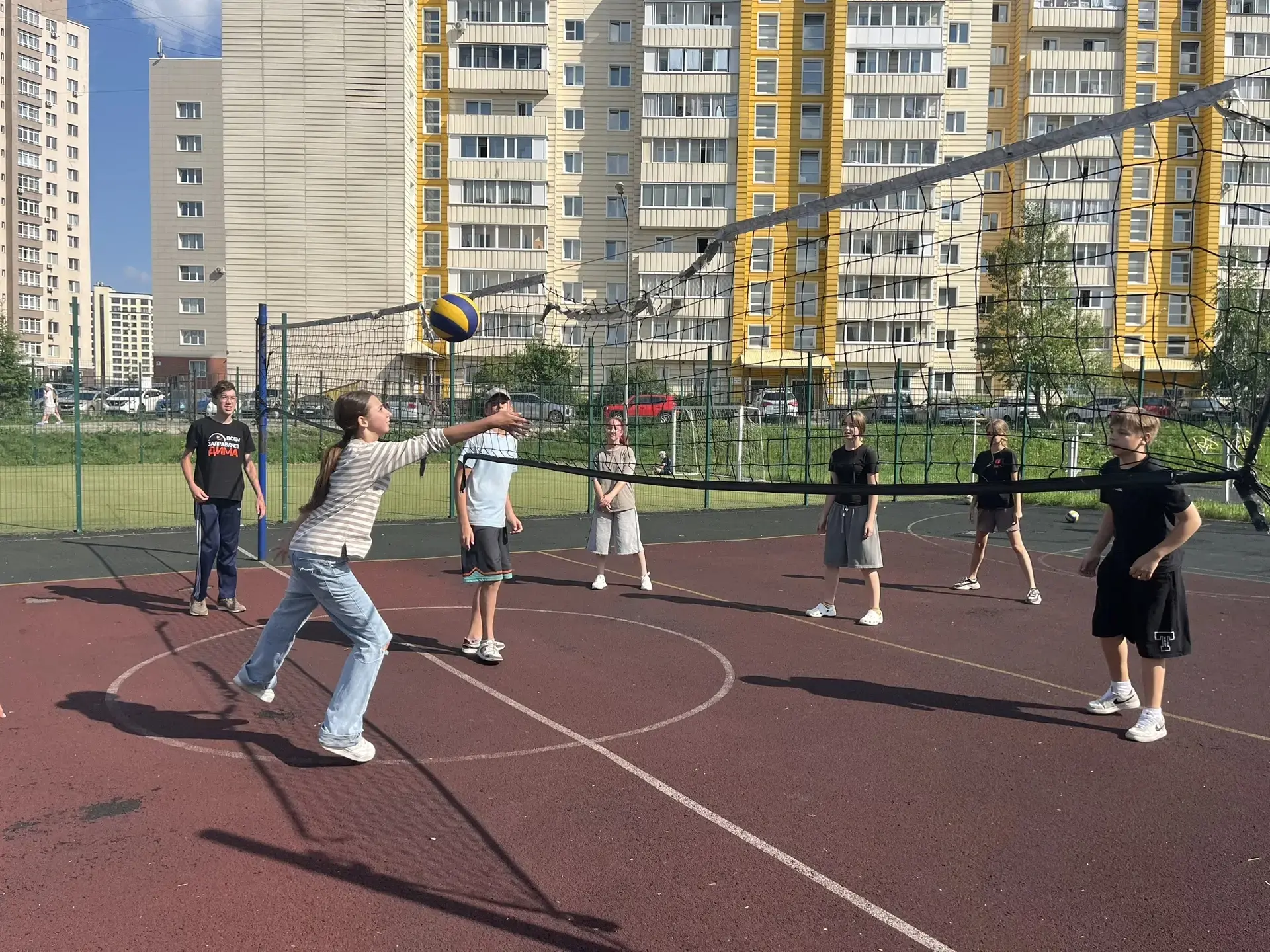 Наши школьные площадки продолжают свою работу! 🏀⚽

Приглашаем всех желающих провести время с пользо