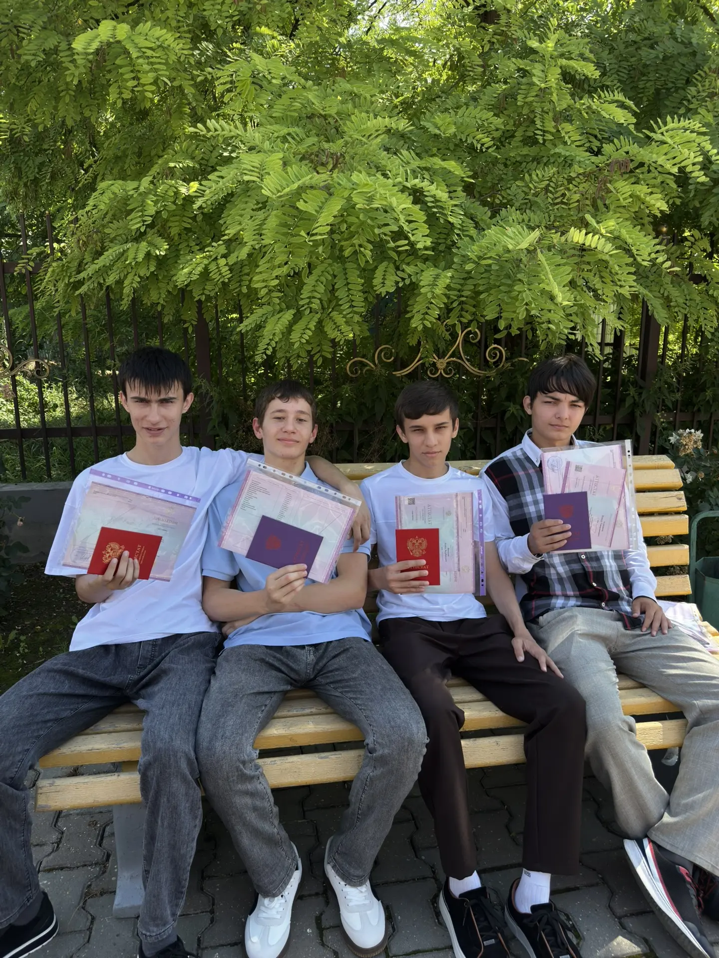 9-й класс — официально ВСЁ! 🎓🥳

Наши девятиклассники получили свои долгожданные аттестаты! 🎉 

Вс