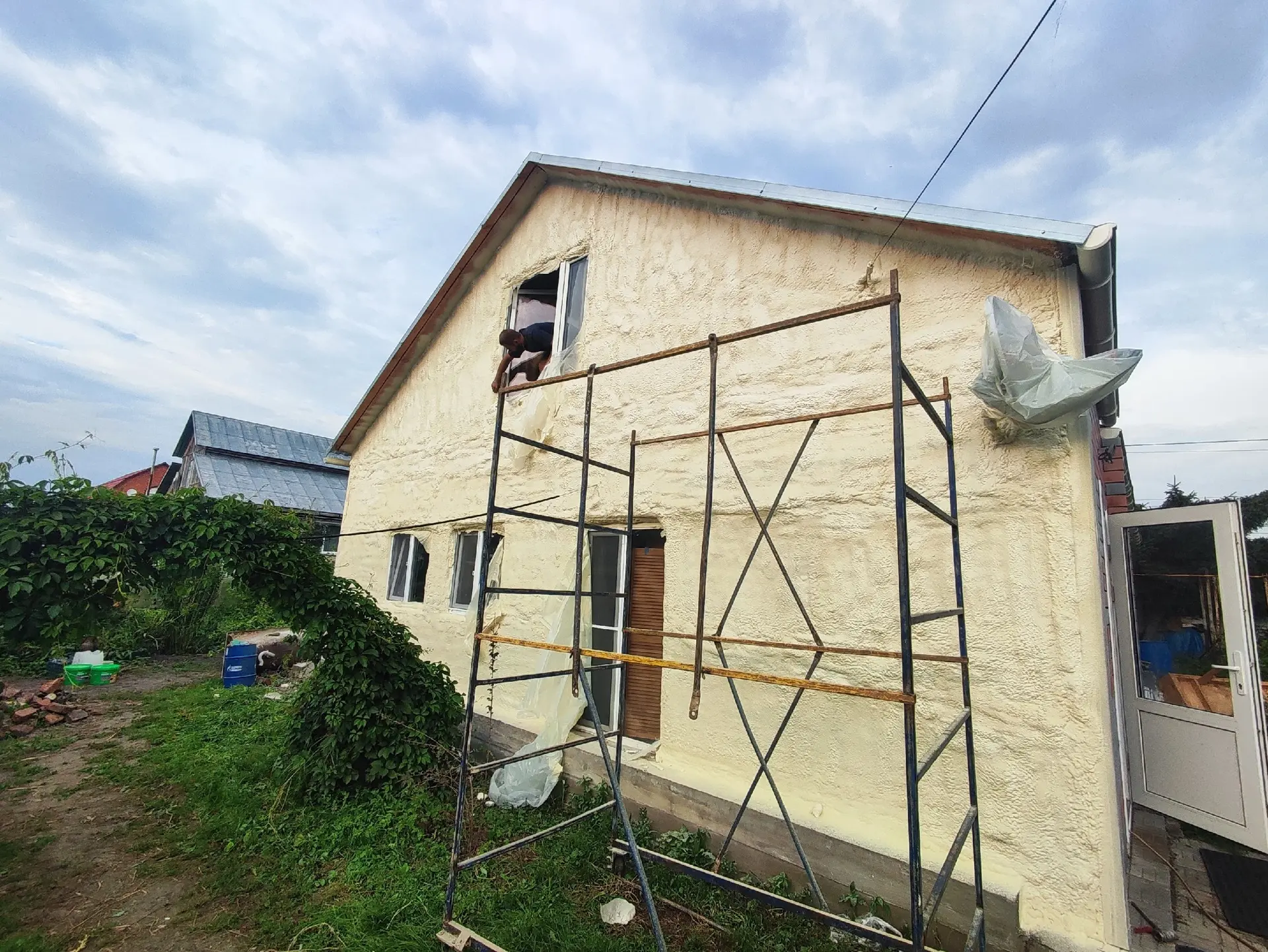 🏠 Фасад — это «лицо» дома и его главный щит: именно он каждый день держит удар стихии ...