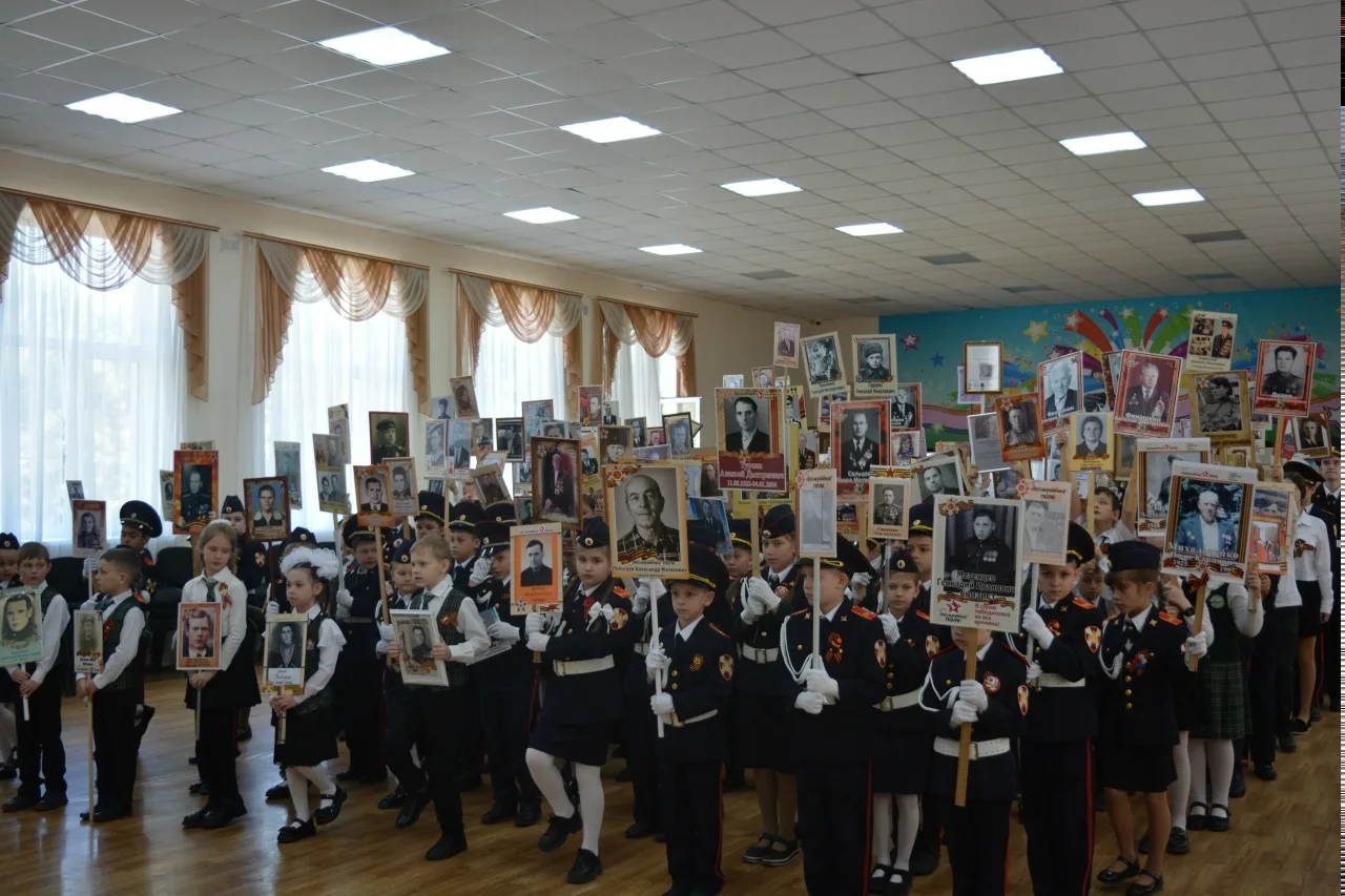 В канун Дня Великой Победы в нашей школе прошла линейка, посвящённая акции «Бессмертный полк: Герои 