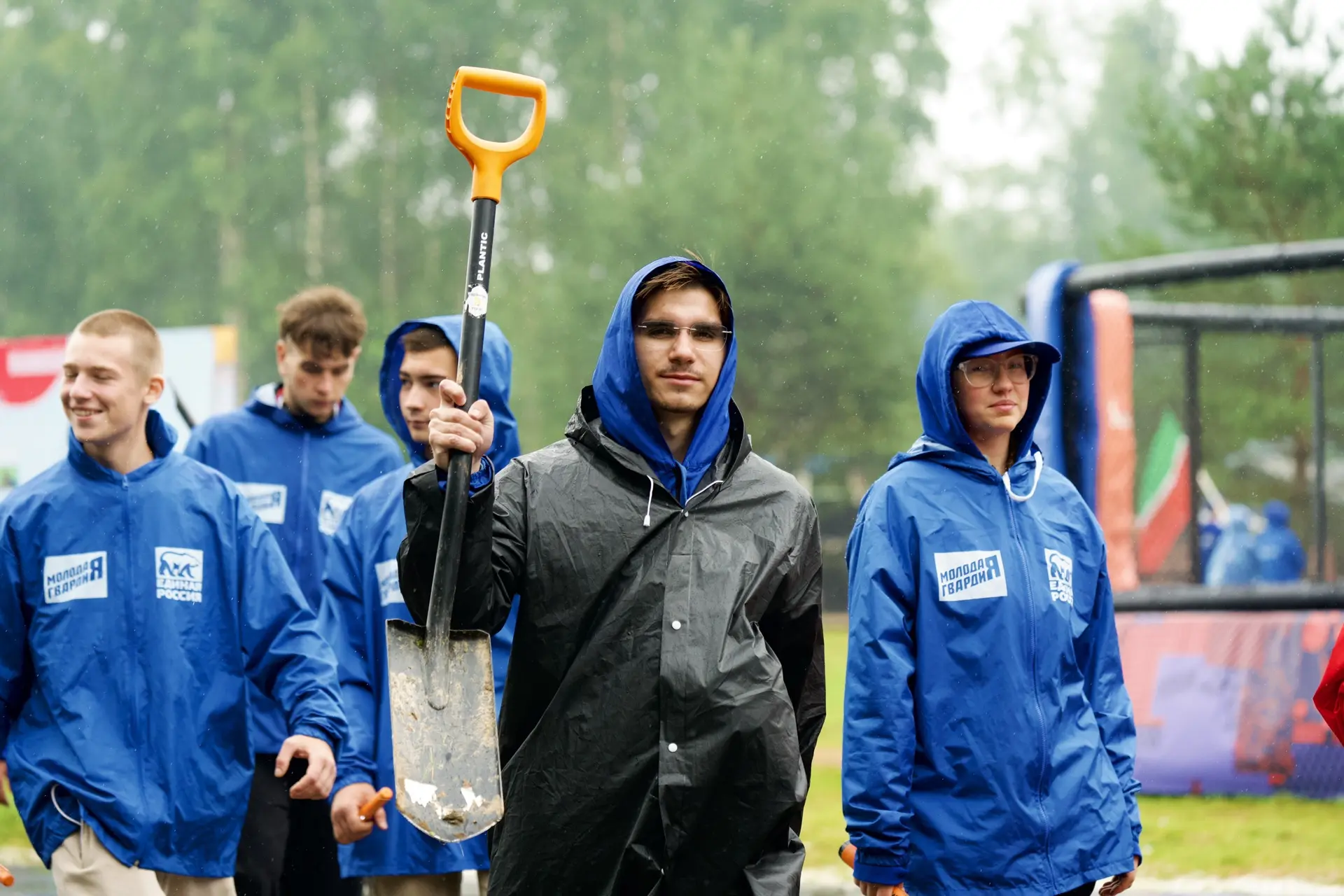 💙 Гвардейск: третий день — дождь не помеха!

Третий день форума «Гвардейск» встретил участников про