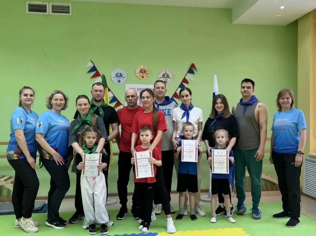 «Папа, мама, я — ГТОшная семья»: день спорта и семейного единства в детском саду «Сурск...