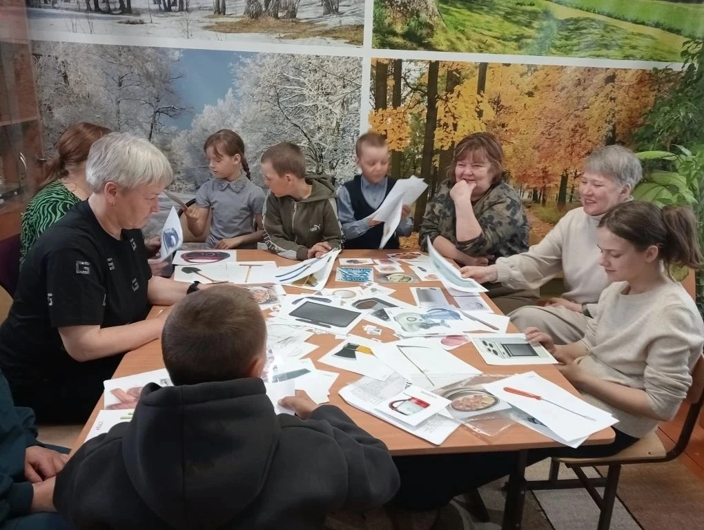 16.05.2026 г. в объединении  "Точка встречи" педагог центра Рожкова Елена Львовна, пров...