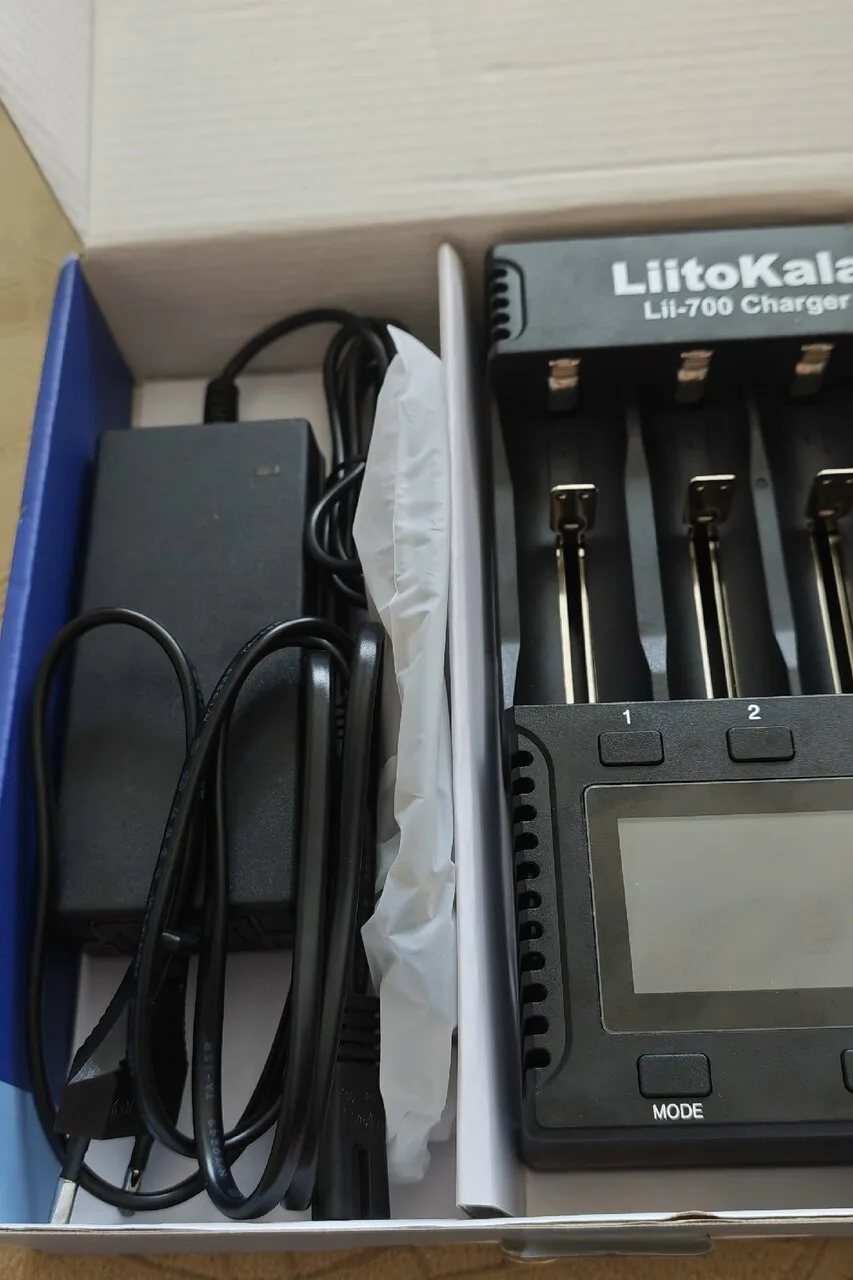 Продам новое зарядное устройство для аккумуляторов LiitoKala Lii-700, подключалось один...