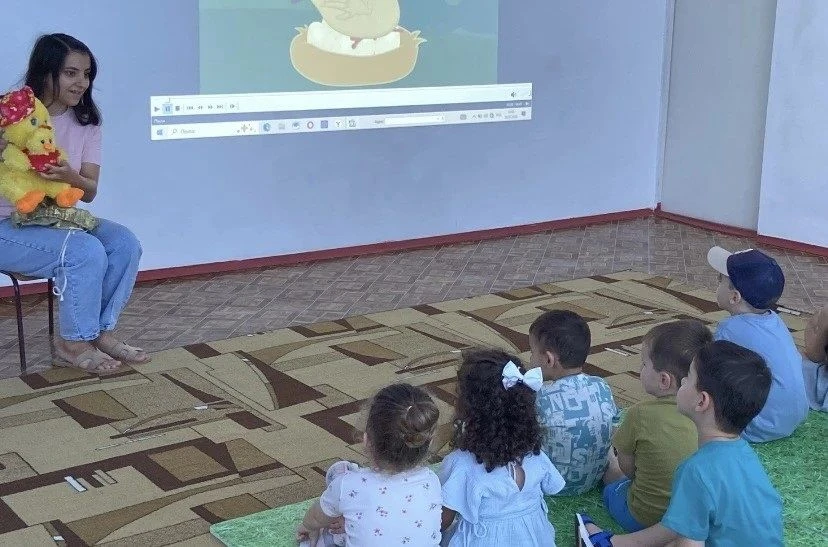 Ребята посмотрели приключения маленького утенка