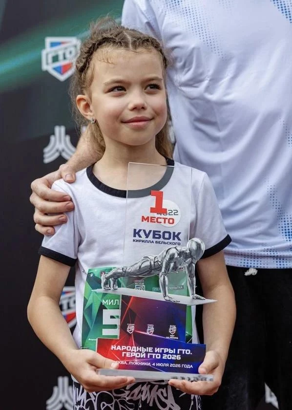 💪 33 минуты в планке. И это смогла ученица нашей школы!

Слышали ли вы про Милу Медведеву? Именно о