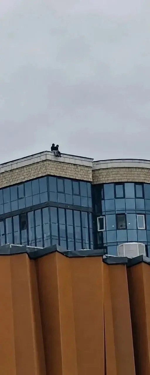 🏠 Крыши домов - не место для прогулок!

Все чаще в летнее время в различных пабликах и группах соци