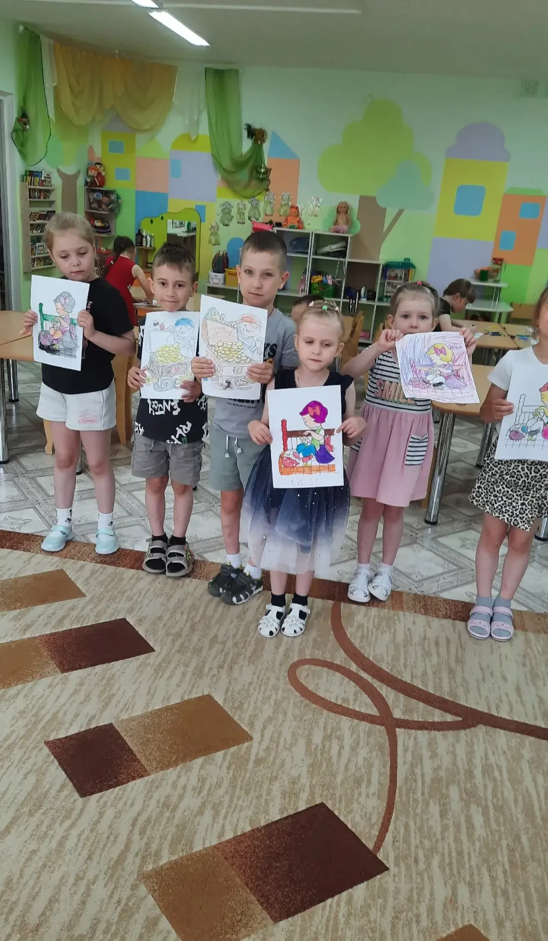 В нашем детском саду прошло  мероприятие по финансовой грамотности «Денежный калейдоскоп», где раскр