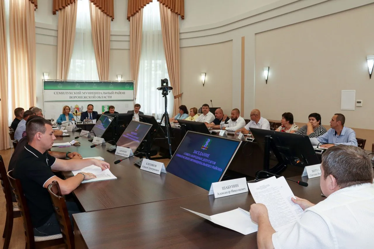 Депутаты районного Совета поддержали кандидатуру Максима Зацепина на должность главы Се...