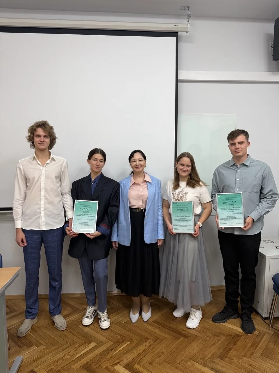 Преподаватели Кафедры международного бизнеса вручили дипломы победителям и призерам XV ...