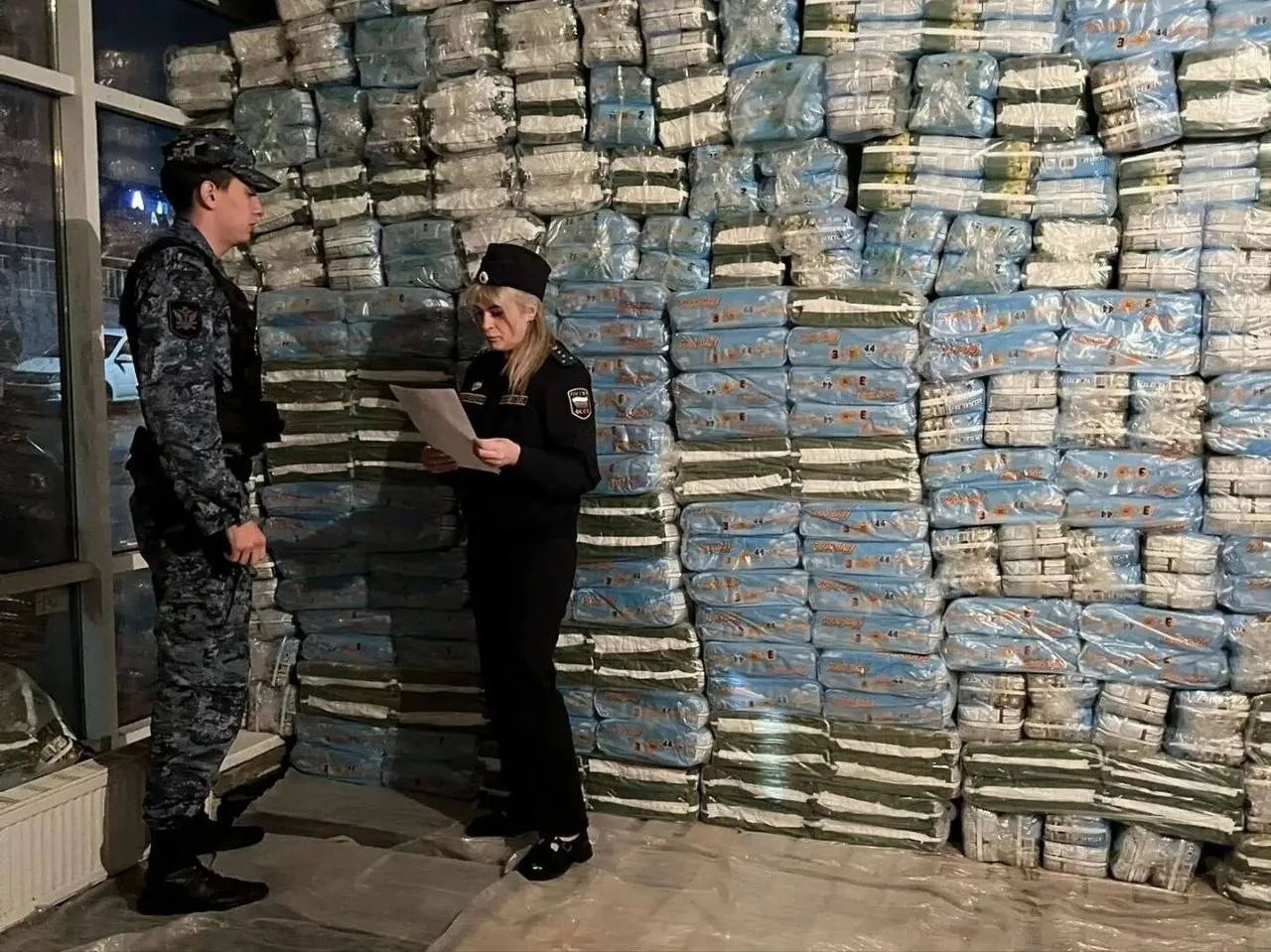 1700 упаковок подгузников вывезли из склада в Ставрополе после судебного разбирательства.