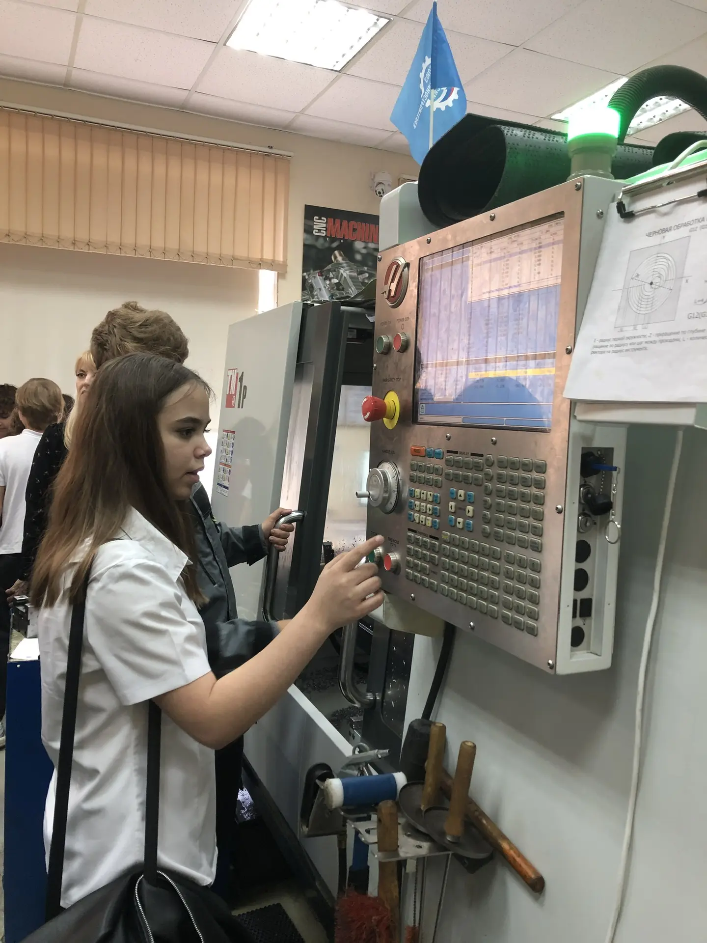 В рамках проекта ОАЮС «Неделя без турникетов»учащиеся 7 «Д» класса посетили Донской промышленно-техн