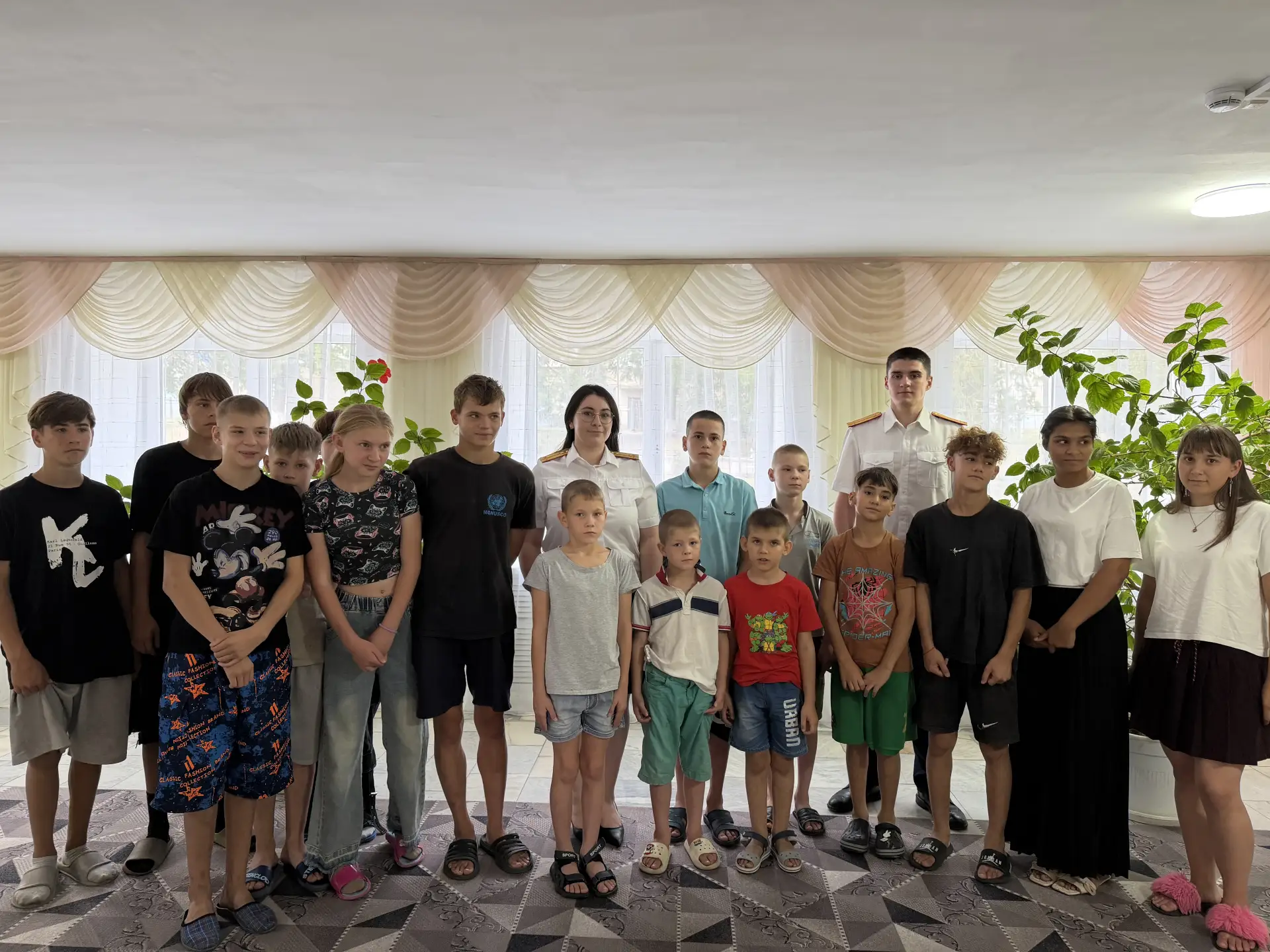 В Ставропольском крае офицеры СКР поздравили воспитанников подшефных учреждений с Днем ...