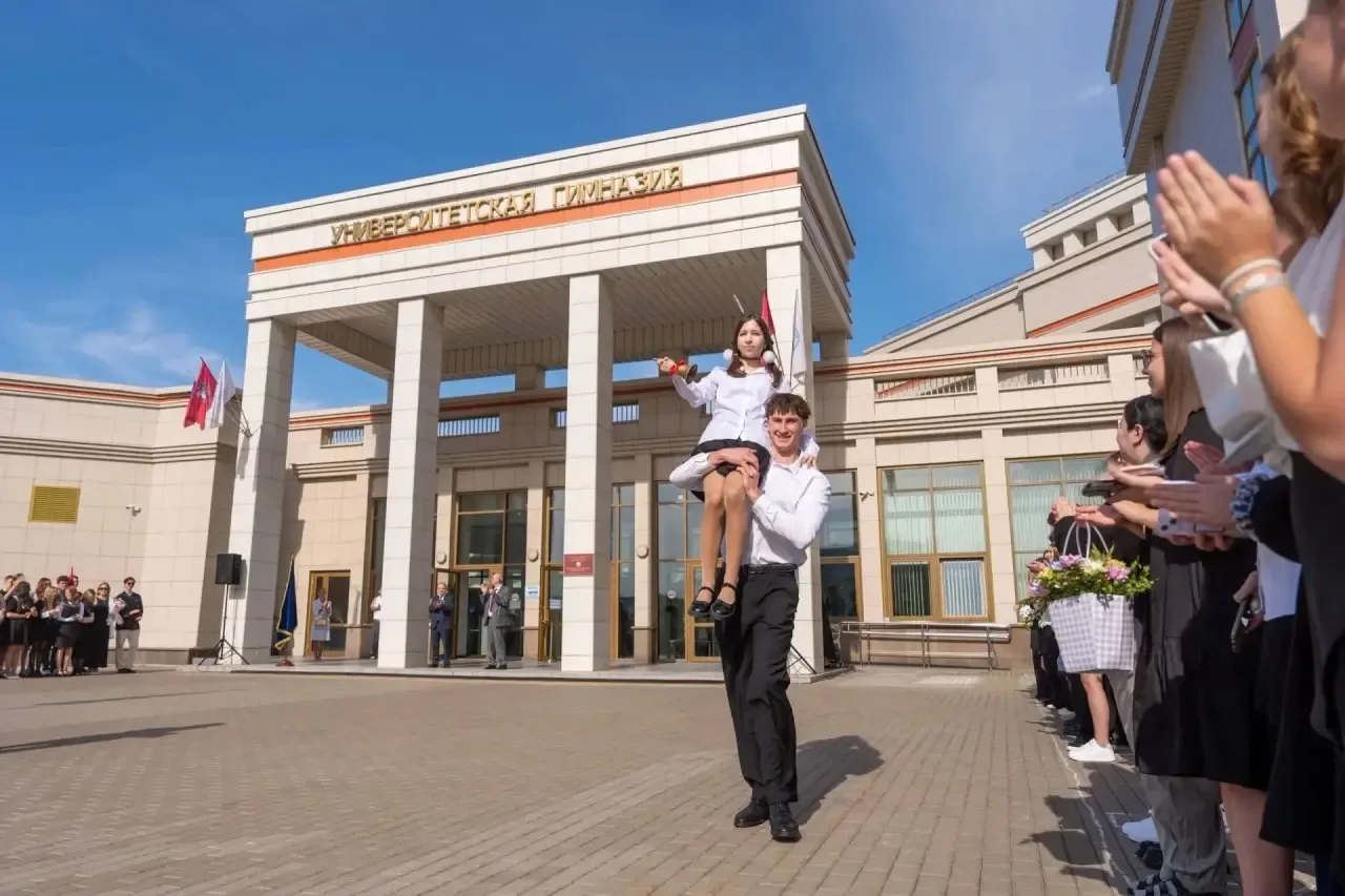 🎉В Университетской гимназии МГУ прозвенел первый звонок!