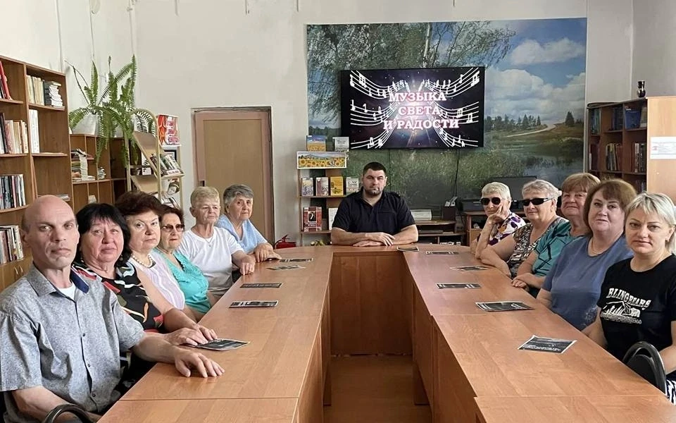 МУДРОСТЬ ПРОТИВ ОБМАНА: ВСТРЕЧА В СТАРОВЕЛИЧКОВСКОЙ БИБЛИОТЕКЕ