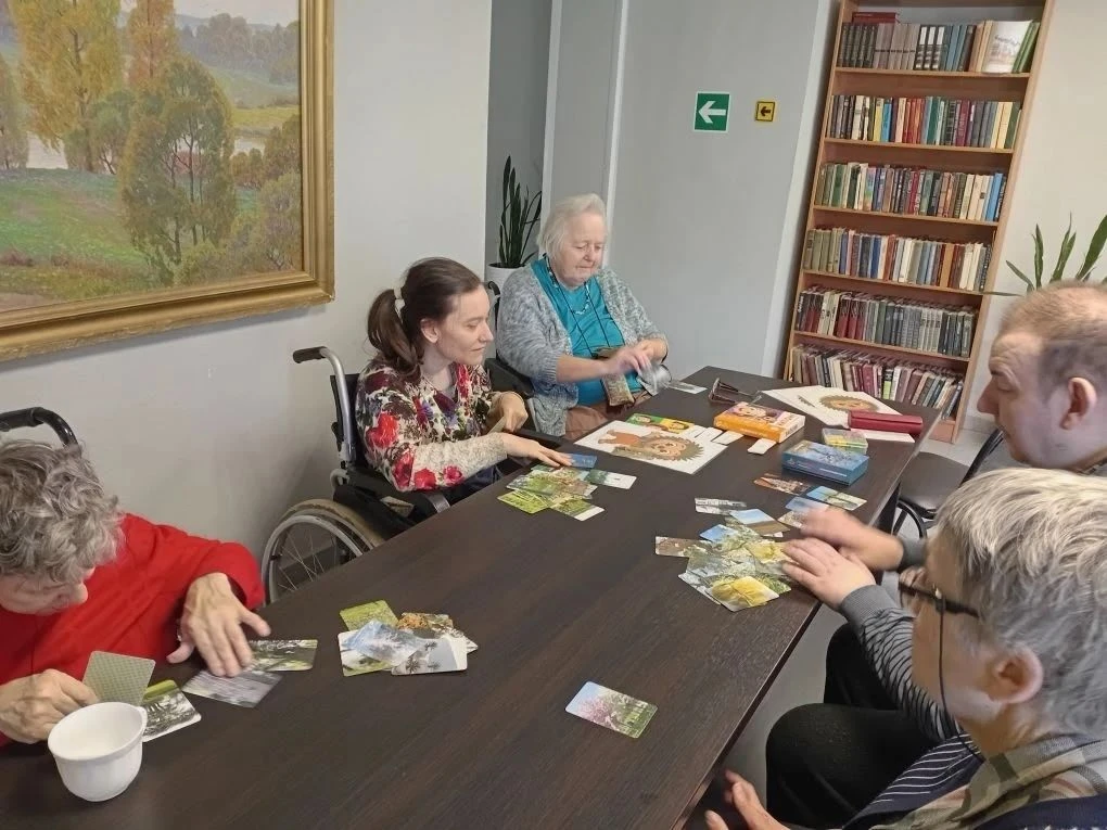 🌳Психологи Геронтологического центра "Вишенки" провели тренинг «Дерево как образ человека» для прожи