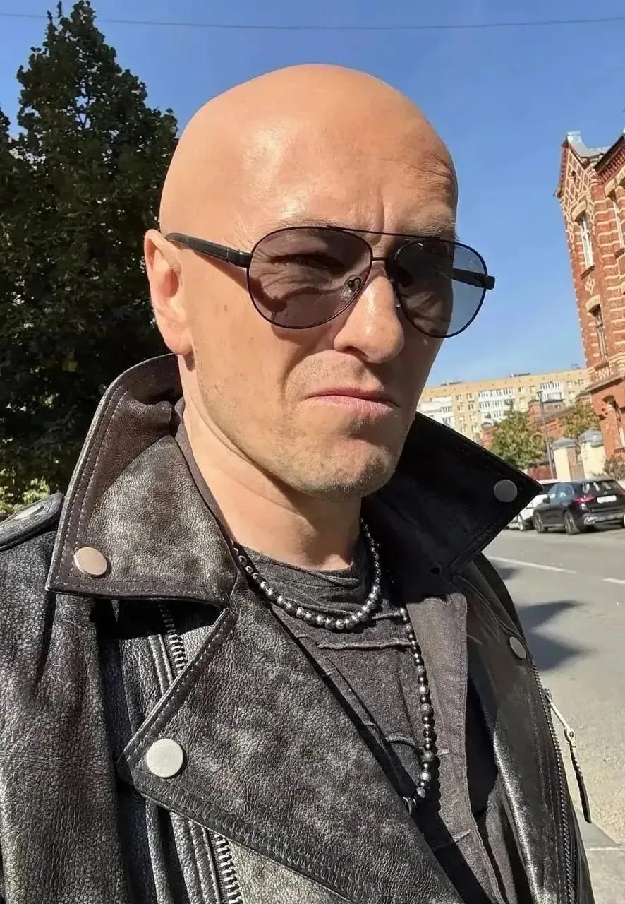 Сергей Безруков вообще понимает, что он делает пародию на Дмитрия Нагиева? 🤣