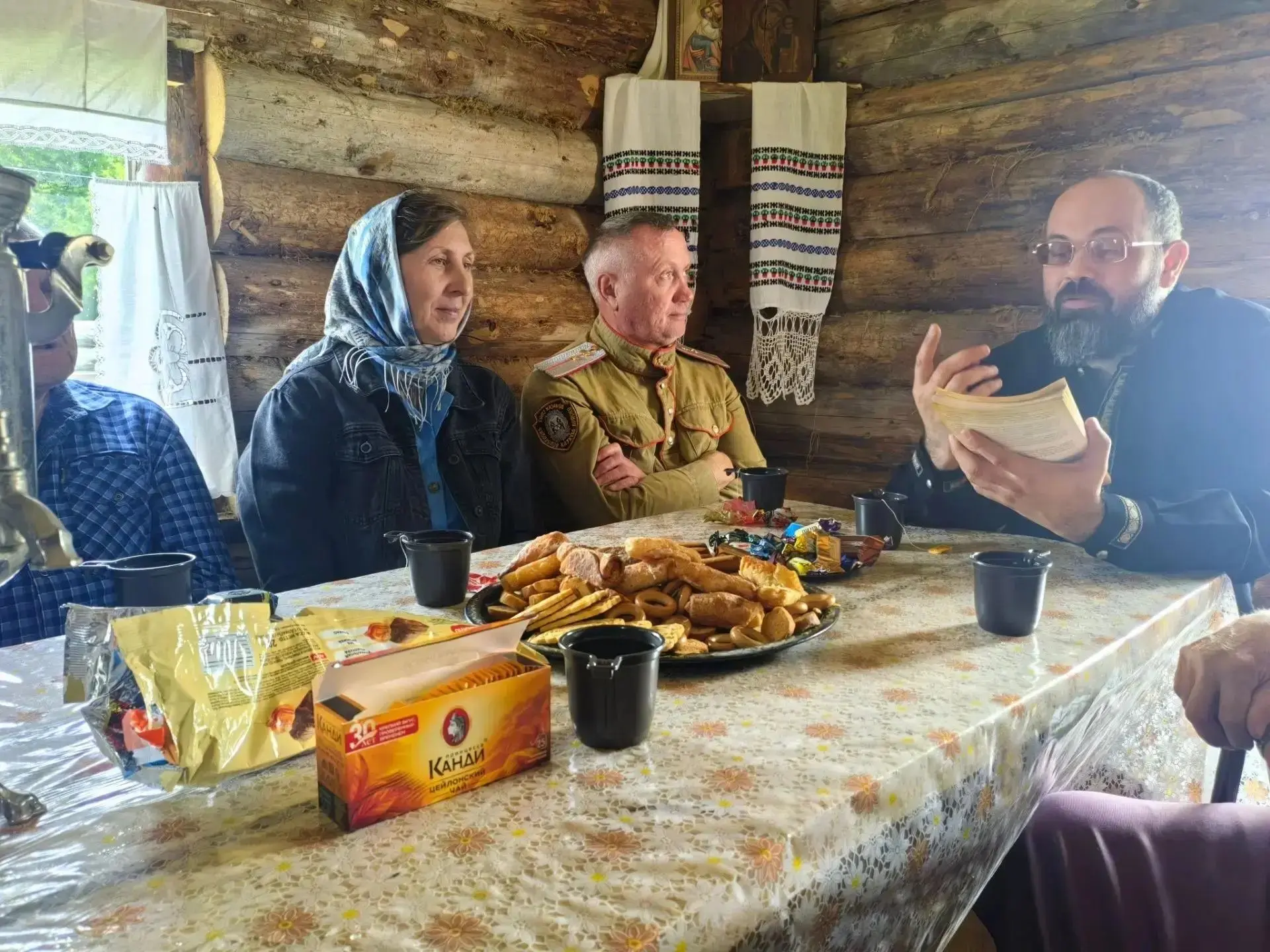 Теплое общение за чашкой чая: прихожане Петропавловского храма с. Поперечное обсудили о...