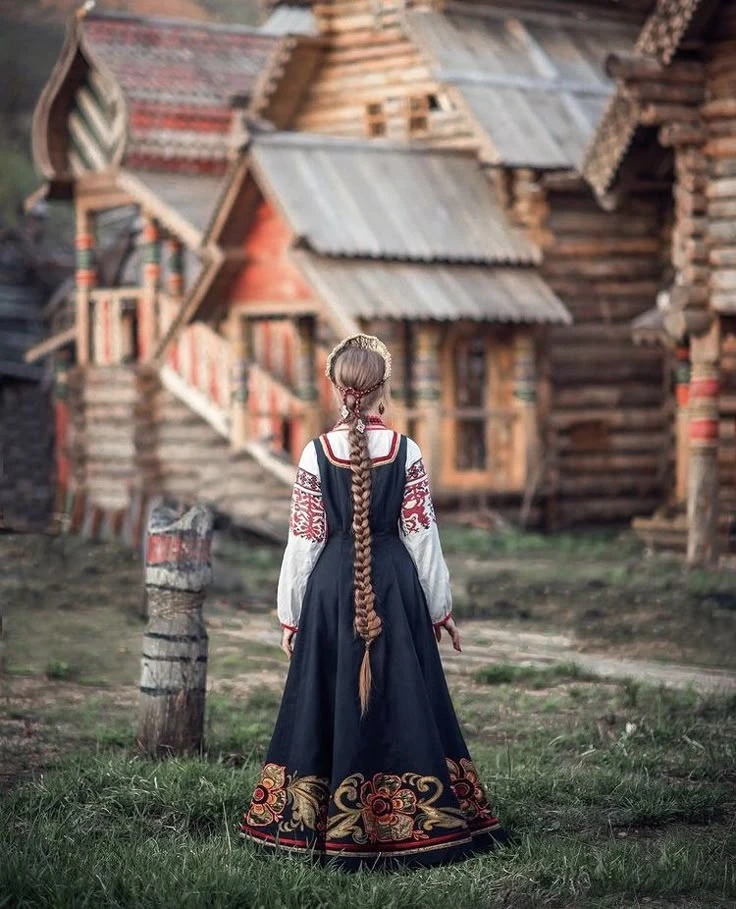 Одна коса — девушка, две косы — жена. Тайный язык женской косы.
 
Долгое время женщины всех возрасто