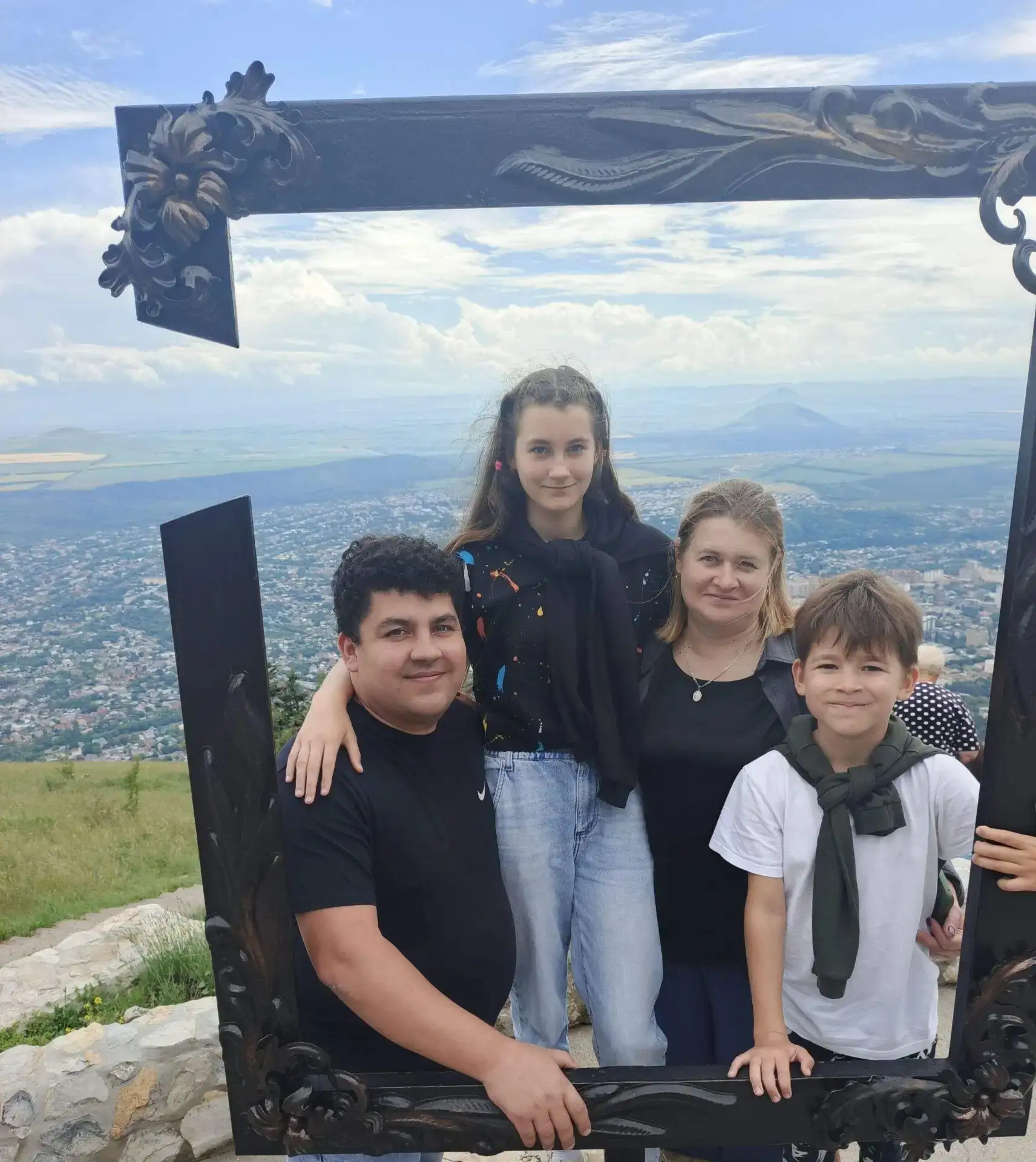 Семья Завьяловых приняла участие  в фотоакции "Моя семья- счастливые моменты".Благодарим за участие!