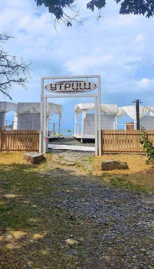 Пляж в Большом Утрише 11 июня 2026.