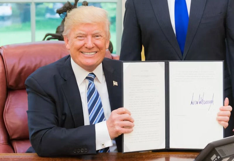 📌 Подарок судьбы: после решения Трампа переименовать ИИ спрос на домены в словенской з...