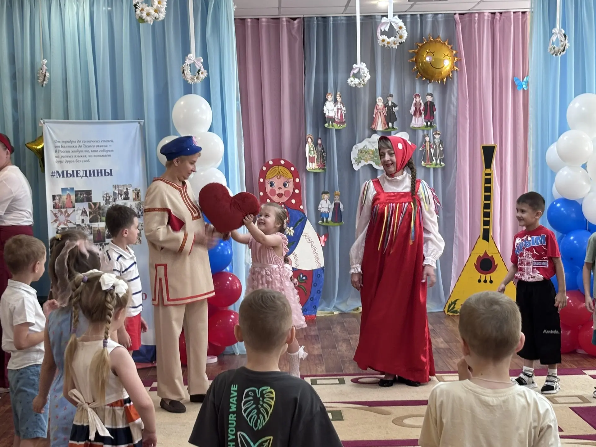 ❤️ День России в нашем детском саду!

Сегодня наши маленькие патриоты показали, как сильно они любят