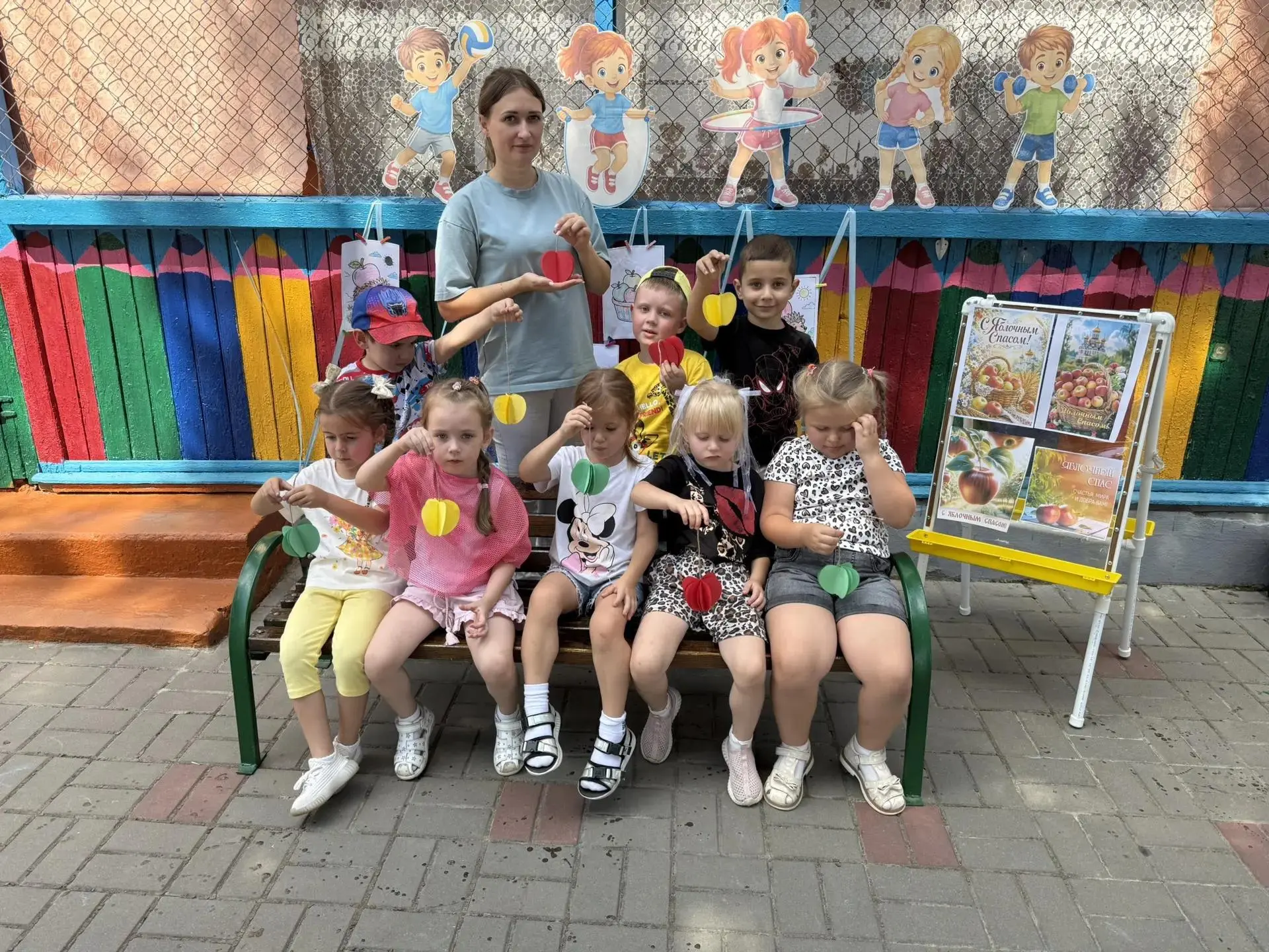 В средней группе «Сказка» прошёл весёлый и познавательный праздник — Яблочный Спас! Реб...