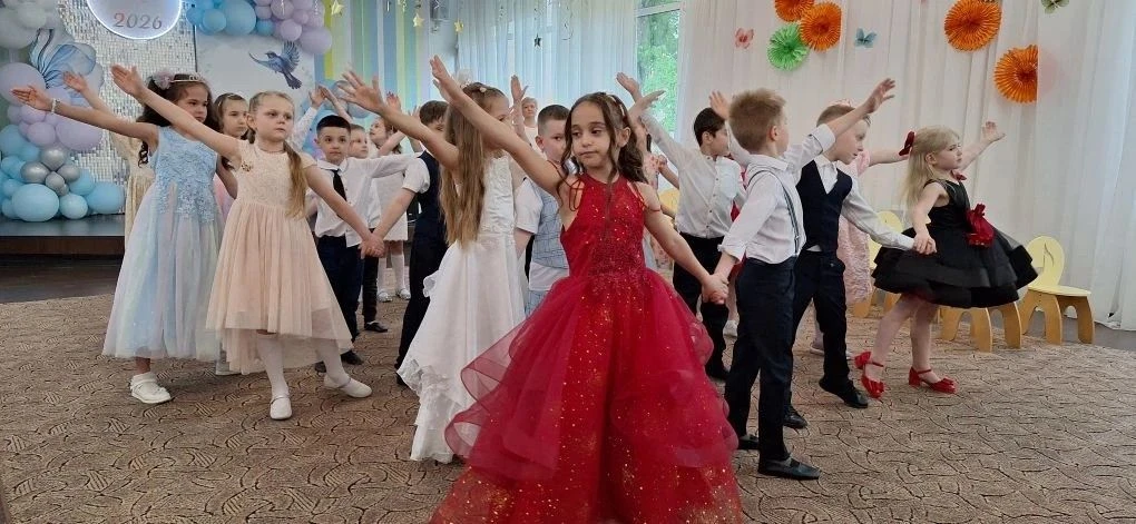 🎉🎓 Слёзы радости и море талантов: выпускной в дошкольном отделении № 2  Друзья, продолжаем рассказыв