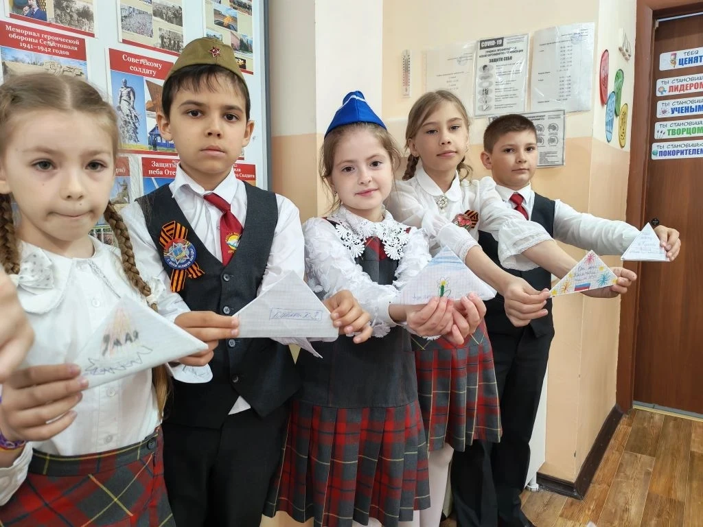 🕊💌Письма добра для военного госпиталя!  🕊💌Наши ученики из 4Е, 2Г, 7Д, 3В и 1Д классов написали письм