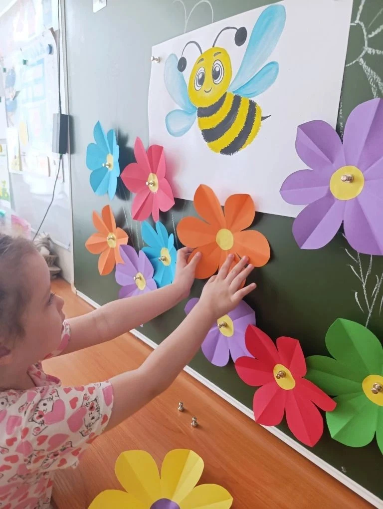 🐝 «Опасные насекомые: пчёлы» — учимся беречь природу и себя  На этой неделе наши дошколята знакомили