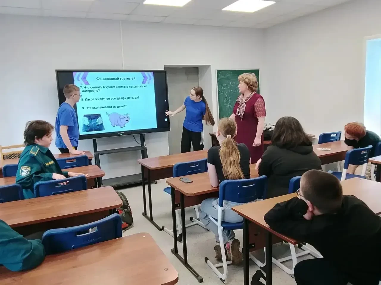 📍 В 6 «Б» классе прошёл увлекательный урок-игра «Знатоки финансовой грамотности», который провела кл