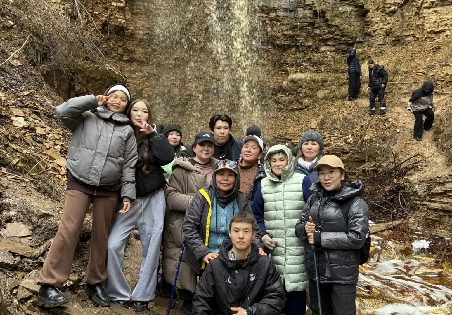 🏕Два дня в селе Еланка: водопад, скалы, альпинизм и ямщицкая история  В середине мая, 15–16 числа, у
