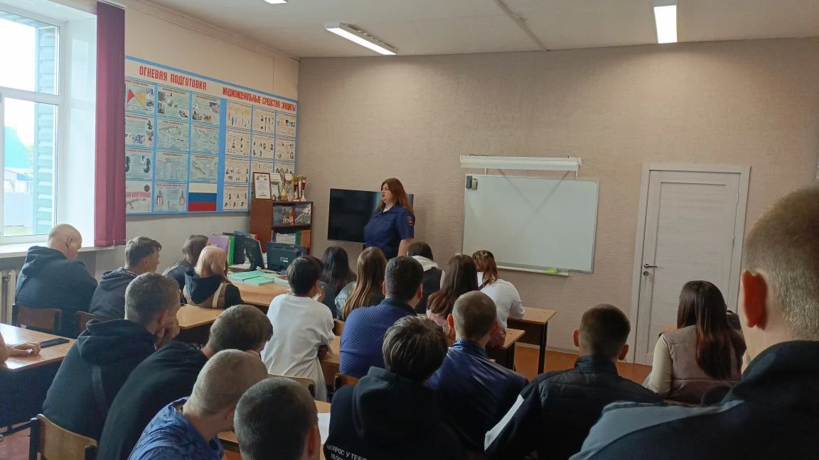 В лицее в очередной раз состоялась профилактическая беседа обучающихся с инспектором ПД...
