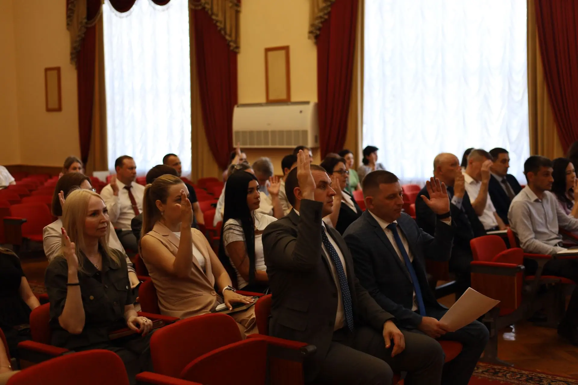 Состоялись публичные слушания по отчету об исполнении бюджета города Шахты за 2025 год
 
24 июня 202