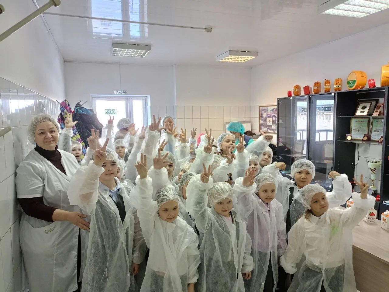 Из чего делают сыр? 🧀Наши первоклассники узнали ответ на заводе! 🧀Сегодня, 23 марта, ученики 1 «А» к