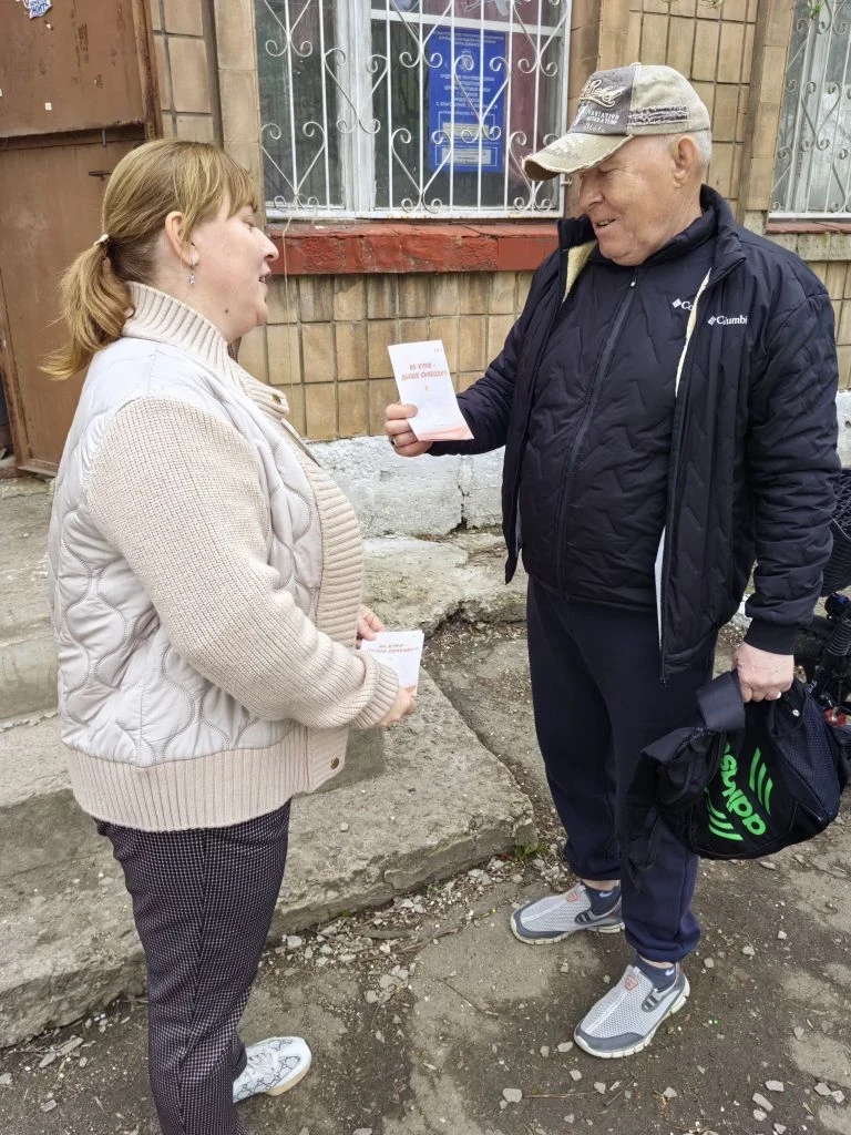 Сотрудники Благодатновского сельского клуба провели акцию «Если не слабак – бросай кури...