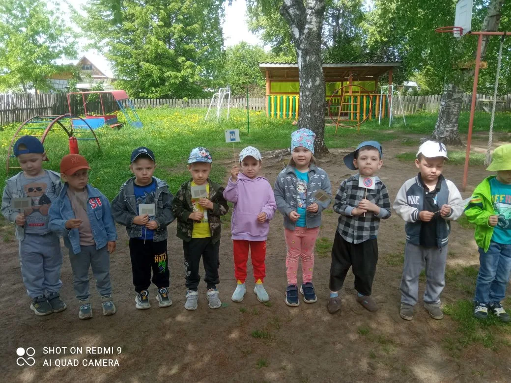Разноцветных три кружочка: