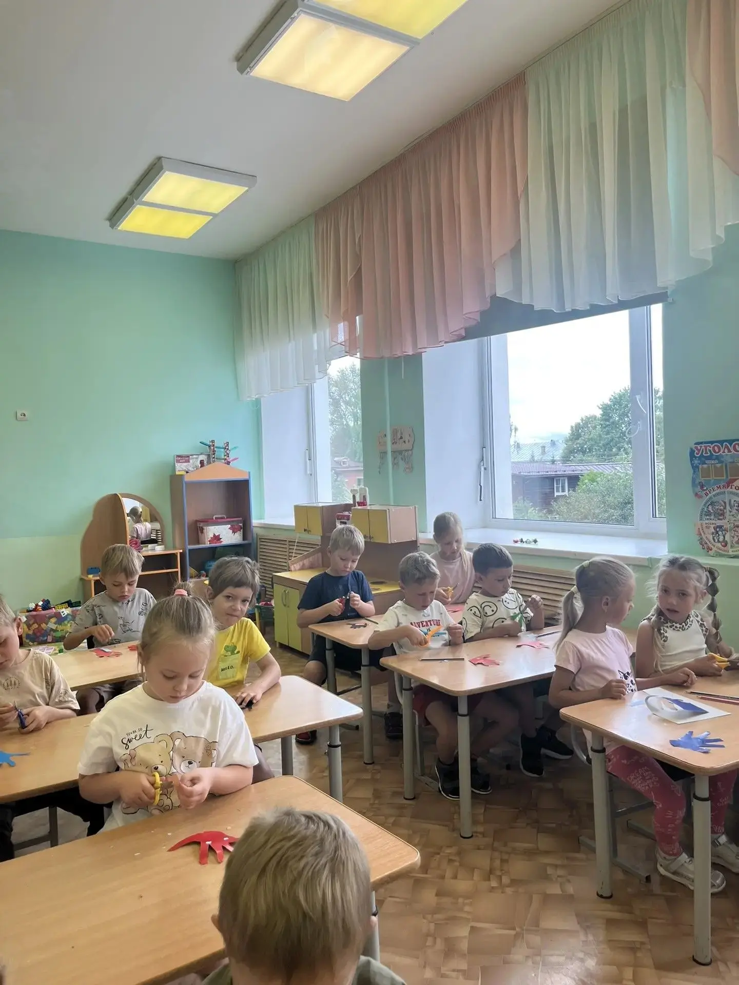 «Весёлые ручки» у «Солнышек» 🖐️😊 Ребята превратили свои ладошки в смешных человечков:...