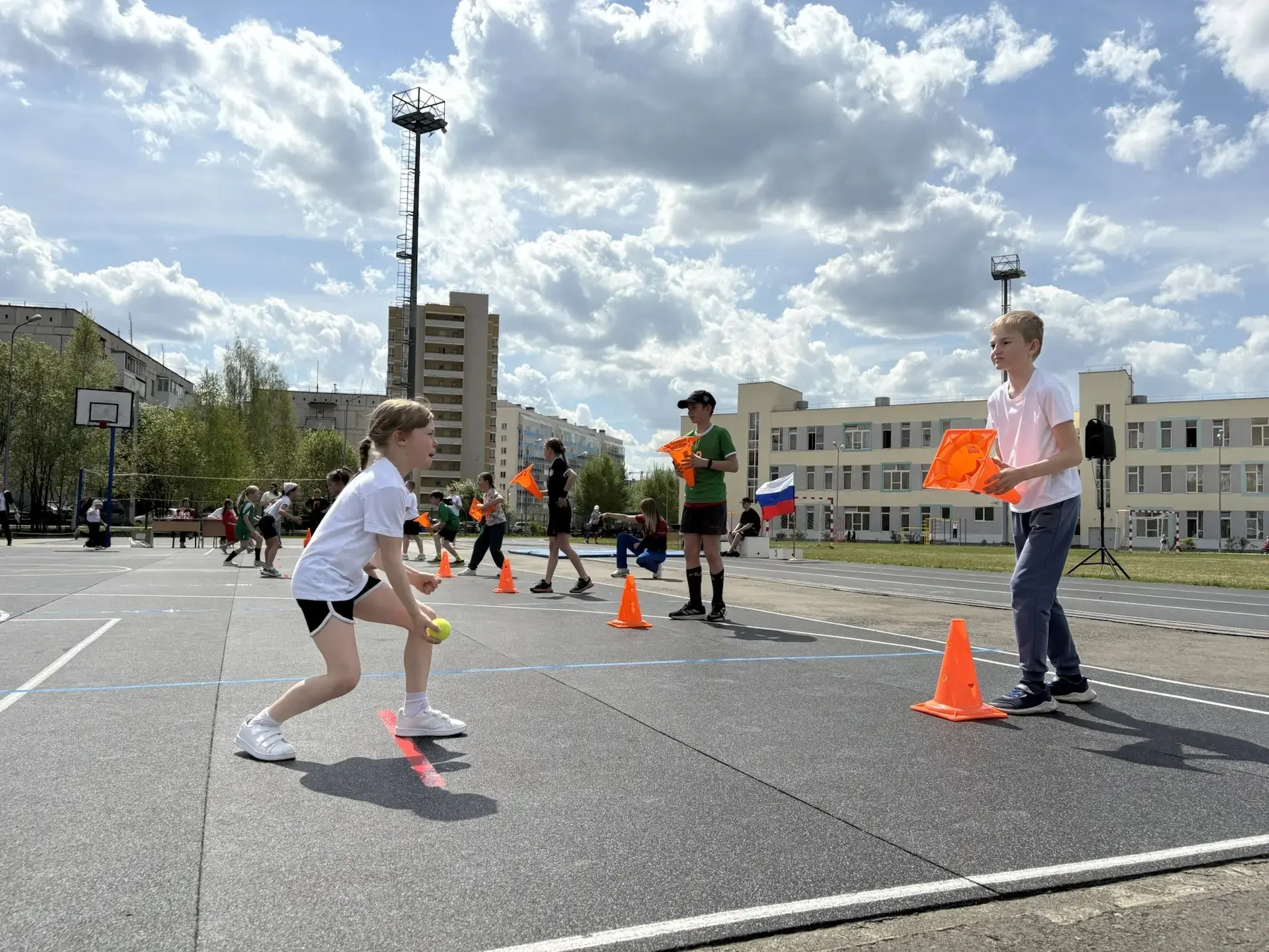 Сегодня наша команда школы № 1 приняла активное участие в спортивных соревнованиях «Весёлые старты»,